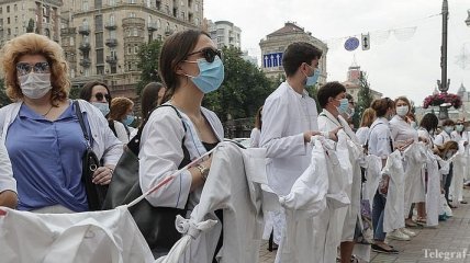 В Украине за сутки почти тысяча новых инфицированных COVID-19