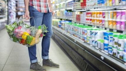 Сдерживают цены на основные продукты потребления