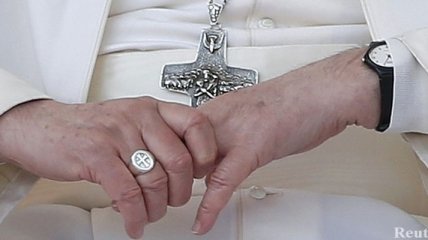 Франциск омоет ноги преступникам во время предпасхальной службы