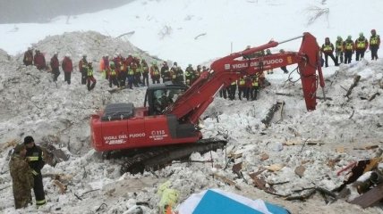 Из-под завалов разрушенного лавиной отеля в Италии извлекли еще три тела