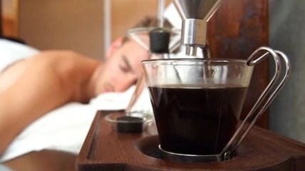 Будильник-мечта, который будит свежесваренным кофе (Фото)