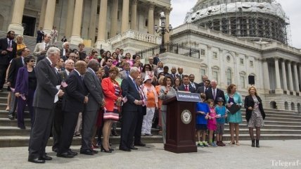 Демократы в конгрессе США устроили забастовку из-за закона об оружии