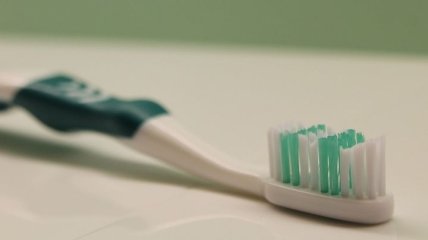 Зубную щетку нельзя хранить в ванной: почему