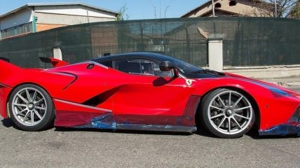 Ferrari FXX K вывели на тесты 