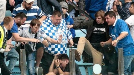 В России фанаты напали на футболиста во время игры
