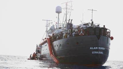 Мальта приняла немецкое спасательное судно с 40 мигрантами на борту 