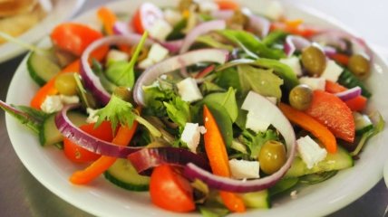 Простой и невероятно вкусный греческий салат