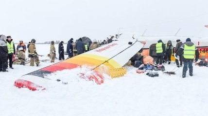 В российском аэропорту разбился самолет, есть жертвы 
