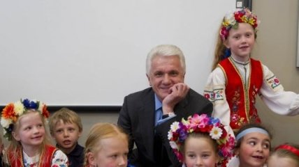Литвин побывал на празднике первого звонка в нескольких школах