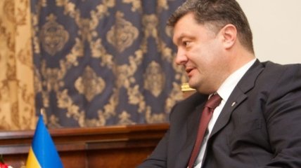 Порошенко считает закон о "клевете" безумием 