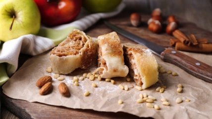 Швидкий у приготуванні яблучний штрудель – мрія, а не десерт