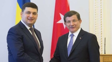 Давутоглу - Гройсману: Турция готова увеличить инвестиции в Украину