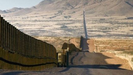 Трамп: До кінця року буде побудовано понад 800 км стіни на кордоні з Мексикою