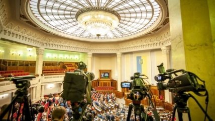 Верховная Рада предварительно одобрила снятие депутатской неприкосновенности