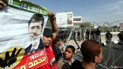 Судья потребовал от Мухаммеда Мурси переодеться   