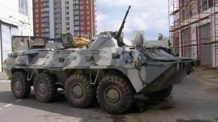 На фугасе в зоне АТО подорвался украинский БТР-80 