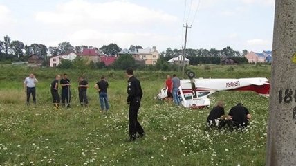 В Ивано-Франковской области при посадке перевернулся самолет