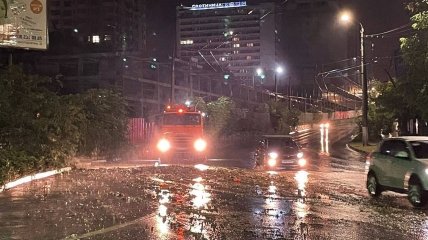 Вулиці у Криму затопило