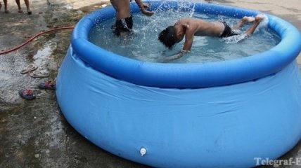3-летняя девочка утонула в надувном бассейне