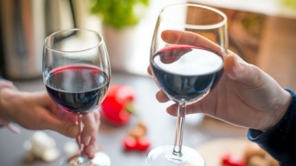 Бокальчик красного, пожалуйста: почему же полезно пить вино