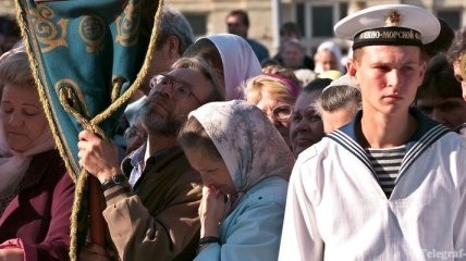 В России отдают дань памяти погибшим 12 лет назад морякам