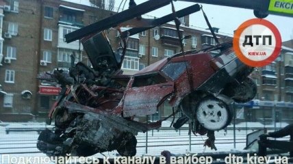 Жуткое ДТП в Киеве: Погиб водитель легковушки