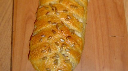 Рулет из слоеного теста