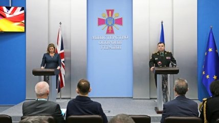 Великобритания удваивает военную помощь Украине