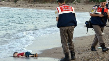 На турецком берегу нашли мертвого малыша-беженца