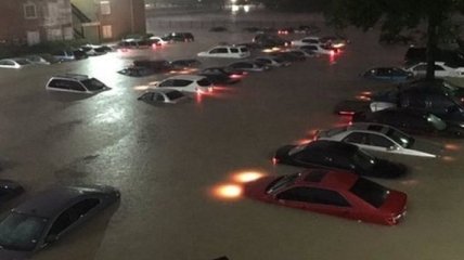 В Хьюстоне в связи с наводнением введено чрезвычайное положение