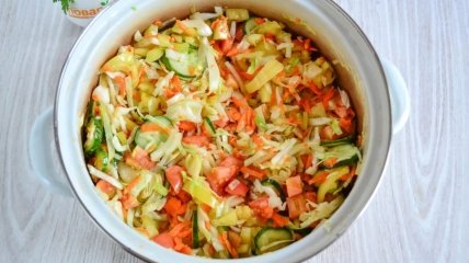 Салат Просто гениальный - рецепт маринованной капусты с овощами
