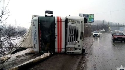 Под Харьковом масштабная авария: столкнулись семь авто