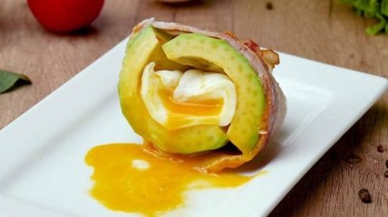 Необычный завтрак - яйца пашот в авокадо