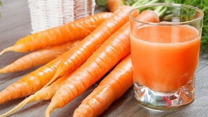 Почему медики предостерегают от чрезмерного употребления морковного сока