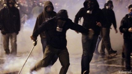 Демонстрантов в Афинах разогняли слезоточивым газом