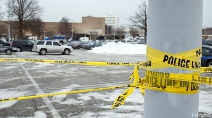 Три человека погибли в результате стрельбы в торговом центре США