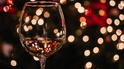 Медики рассказали, какой алкоголь предпочтительнее употреблять на Новый год