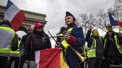 Более 28 тысяч "желтых жилетов" протестовали сегодня по всей Франции 