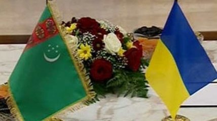 Порошенко начал официальный визит в Туркменистан