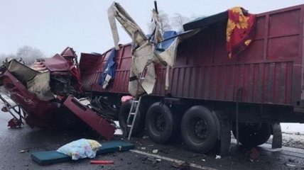 ДТП в Черкасской области: столкнулись три грузовика, четверо погибших