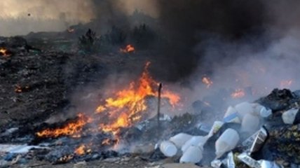 В Киевской области горел мусорный полигон