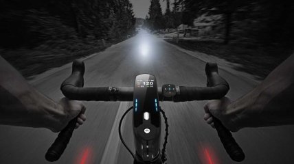 Изобретатель представил велосипедный компьютер с фонарем