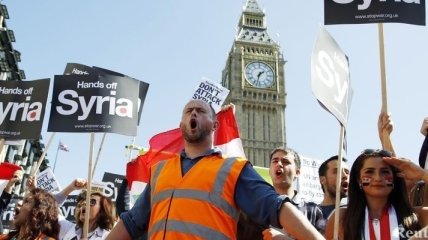В Лондоне проходит акция протеста против вмешательств в Сирию (Фото)