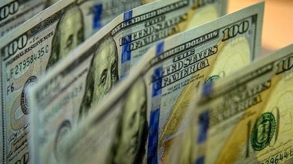 Украинцы в апреле продали валюты больше, чем купили