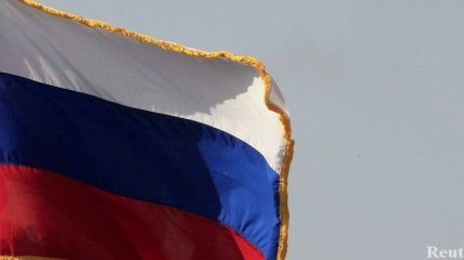 Полосы на флаге России перепутал ветер