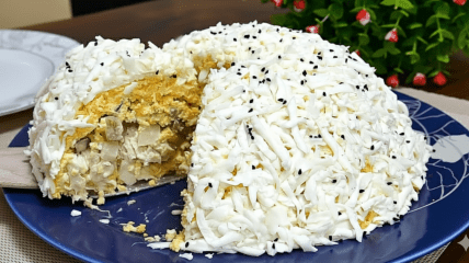 Салат с куриным мясом украсит праздничный стол