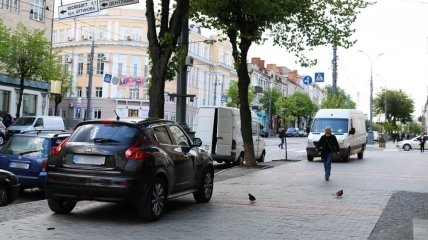 Проезд по тротуару запрещен ПДД Украины