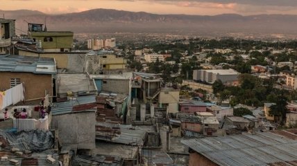 Непростая, но такая настоящая жизнь в крупнейших трущобах Гаити (Фото)