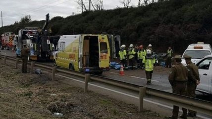 В Чили перевернулся автобус с пассажирами, есть погибшие