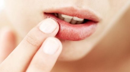 Эффективные средства для увлажнения сухих губ
